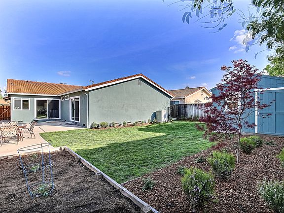 3rd image of 4939 Chiles Dr