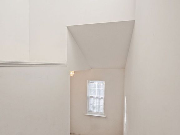 3rd image of 1102 Aerie Way
