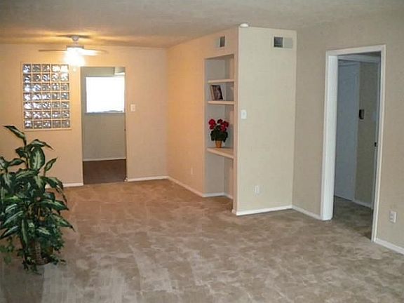 3rd image of 4805 McKinney Ave #A-201