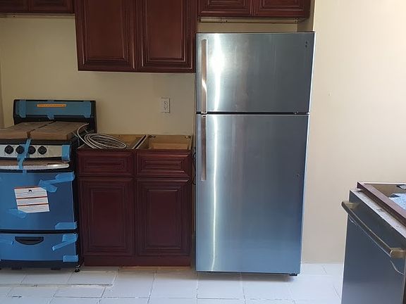 2nd image of 261 14th St #210