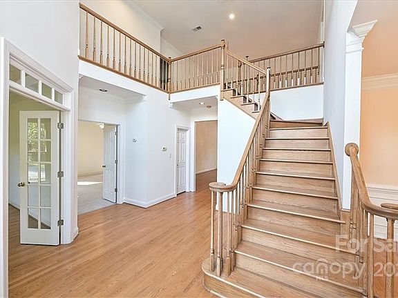 3rd image of 12904 Darby Chase Dr