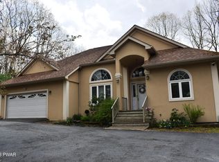 405 Forest Dr, Hawley, PA 18428