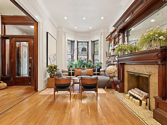 2nd image of 115 W 120th St