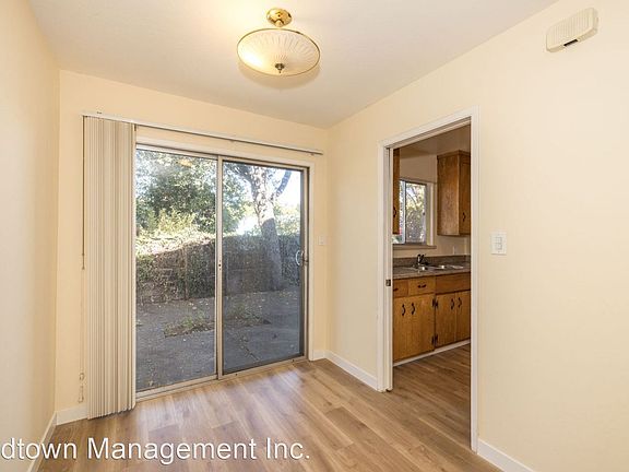4th image of 314 College Ave APT 4