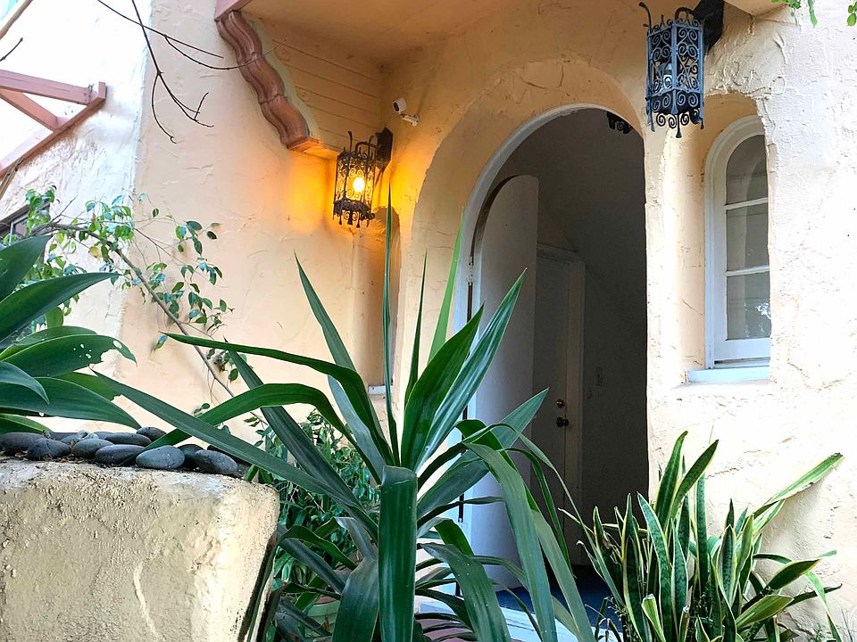 entry door to apartments