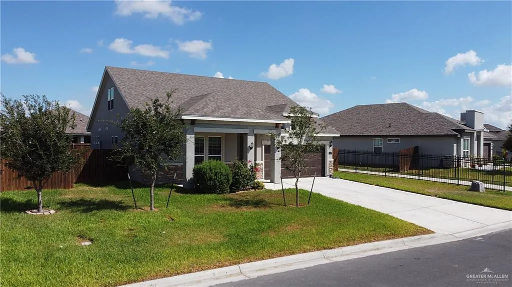 3 bed, 2.5 bath, 2189 sqft, $2,200 — Photo 2