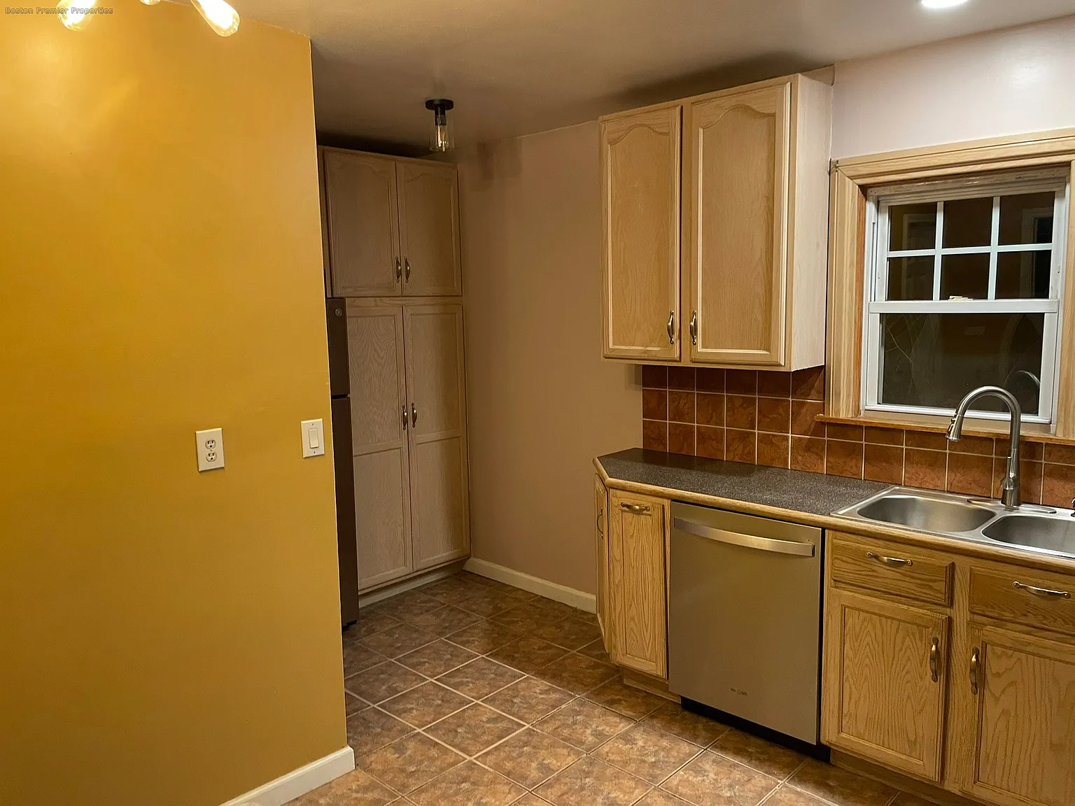 2 bed, 1.0 bath, 1050 sqft, $2,500 — Photo 3