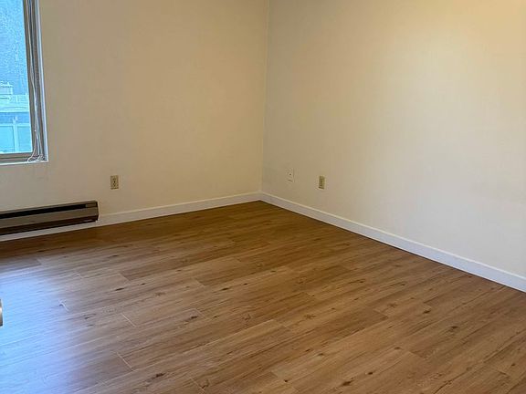 5th image of 3201 NE 120th St #Cw-301