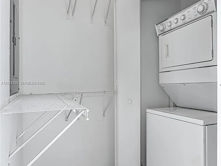 10 SW South River Dr #910 — Photo 7