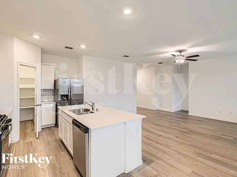2324 Okeefe Dr — Photo 10