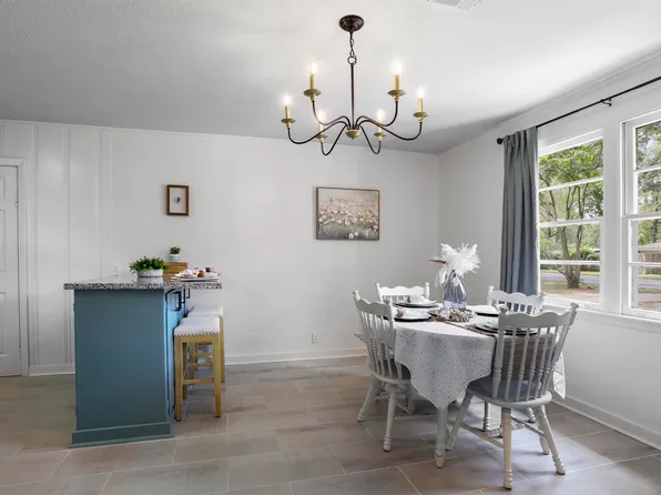 715 Cora Dr, Baton Rouge, LA 70815