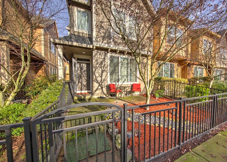 1st image of 1283 SE Roundelay St