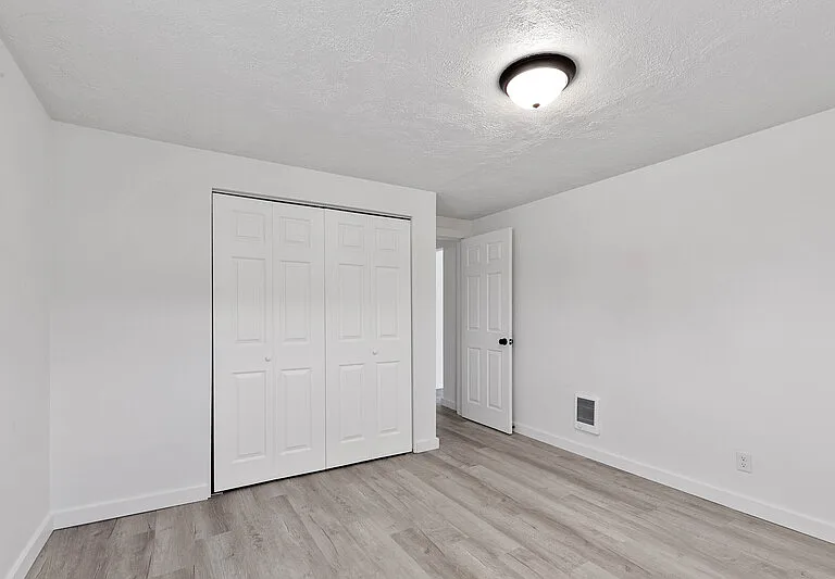 1027 S Beeman St — Photo 9