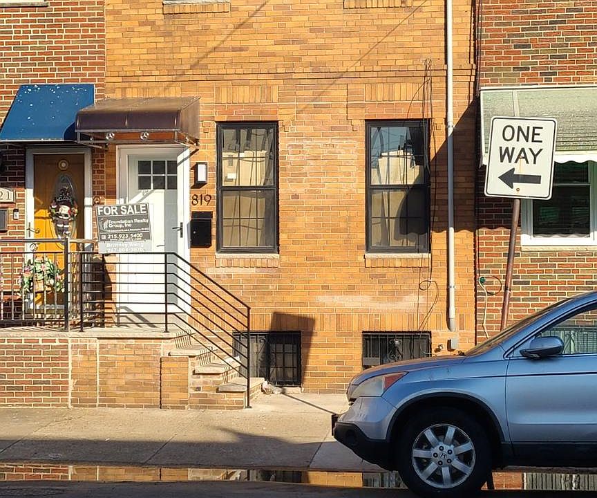 1st image of 819 Jackson St