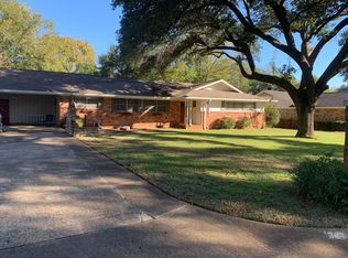 621 Mr Henrys Dr, Nacogdoches, TX 75965