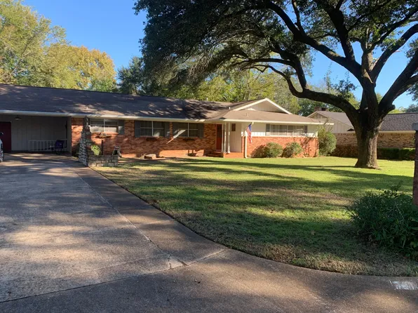 621 Mr Henrys Dr, Nacogdoches, TX 75965