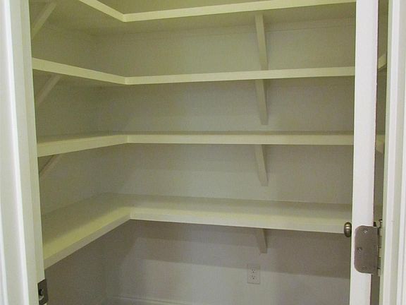 5th image of 4790 Claremont Ave