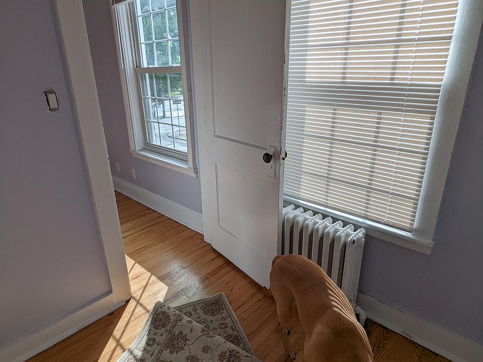 Walk in closet/office/small bedroom for child.