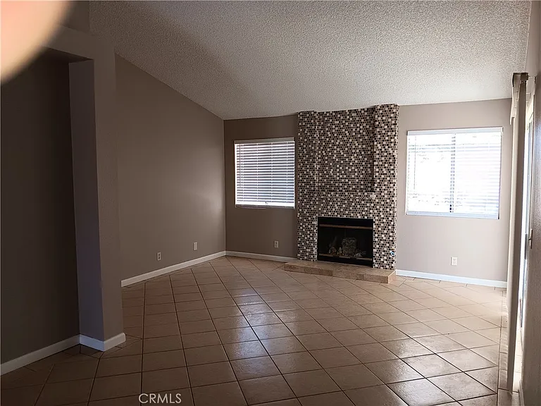 37623 Lilacview Ave — Photo 4