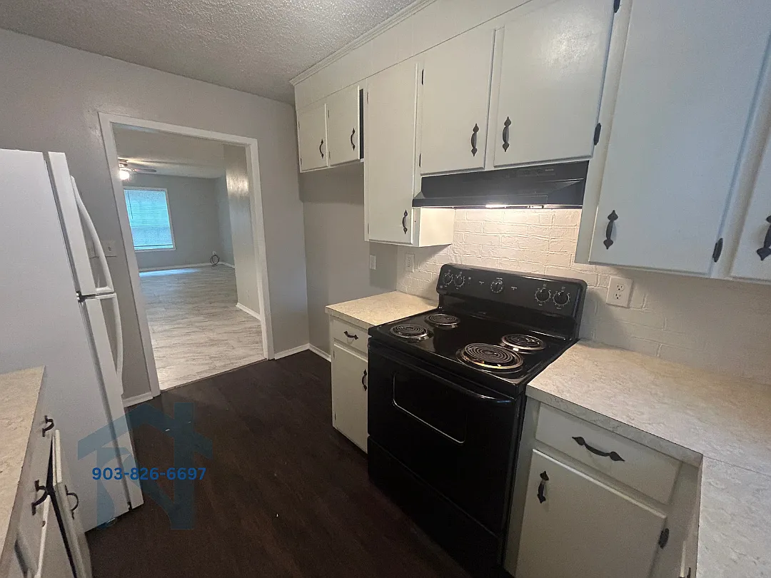 Valley View Apartments - 301 Pine Wilderness Dr, QC - D1 — Photo 2