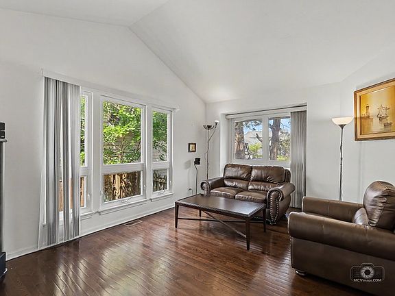 4th image of 1841 Grosse Pointe Cir