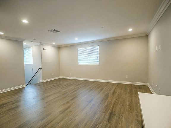 5th image of 1116 1118 1/2 West 39th Pl