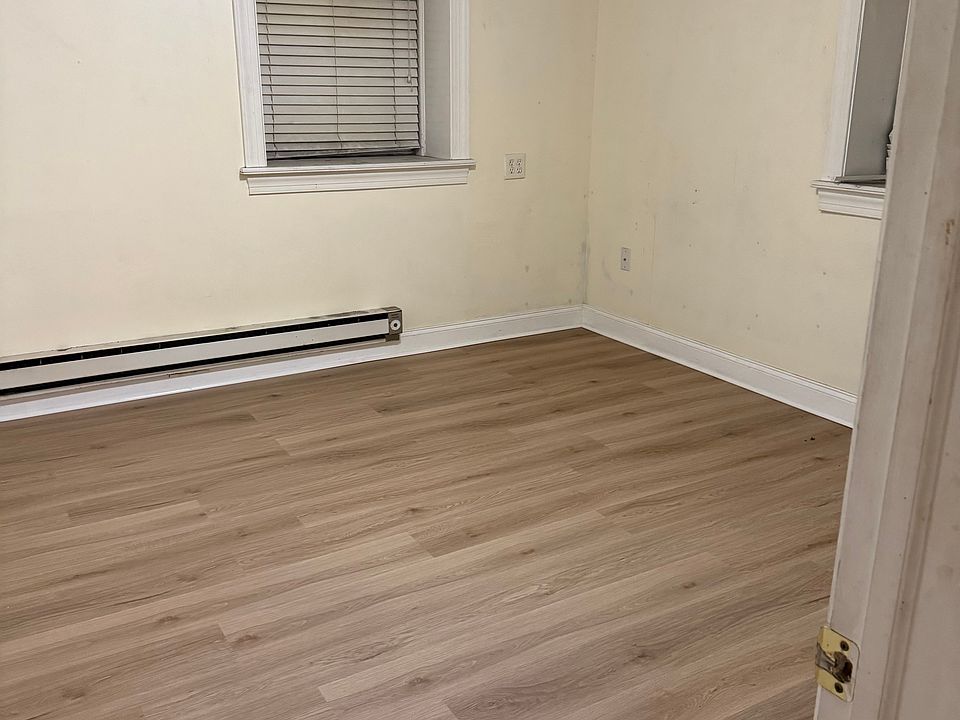 2nd image of 1031-33 Knorr St