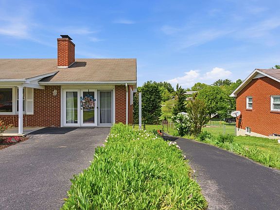 3rd image of 165 Overland Dr