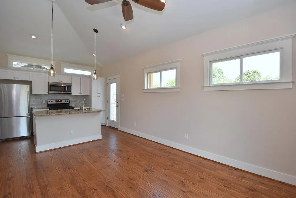 1 bed, 1.0 bath, 528 sqft, $1,700 — Photo 4