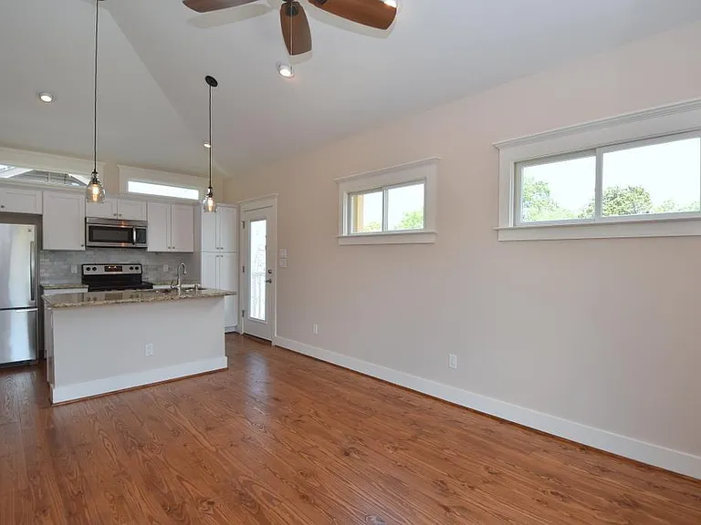 119 E 26th A Houston #A — Photo 4
