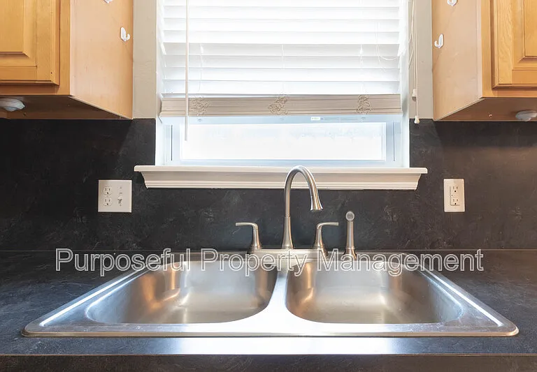 617 SW 36th St — Photo 9