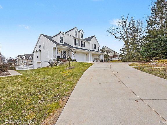 2nd image of 686 W Bluff Ct #23