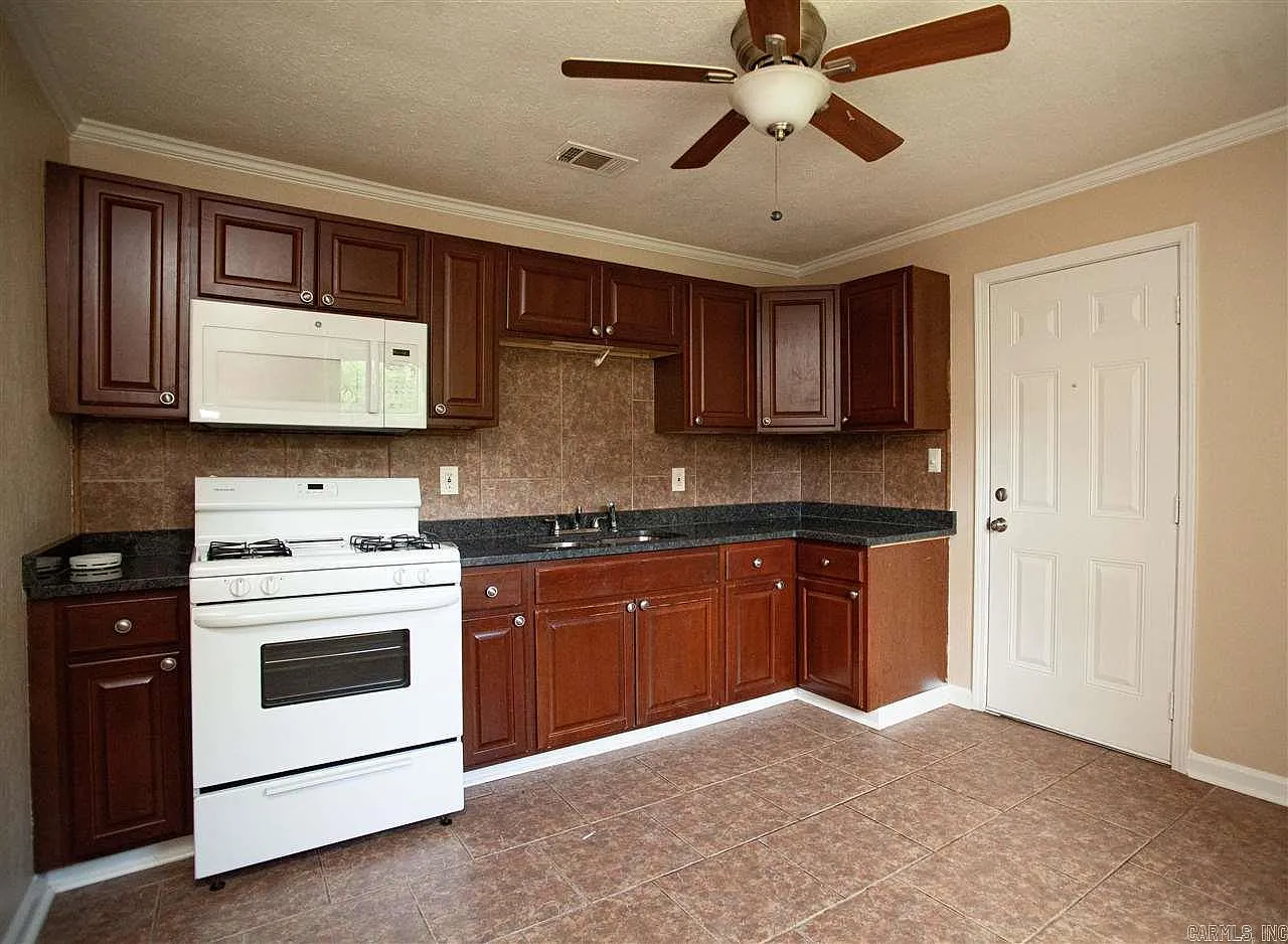 2 bed, 1.0 bath, 700 sqft, $925 — Photo 3