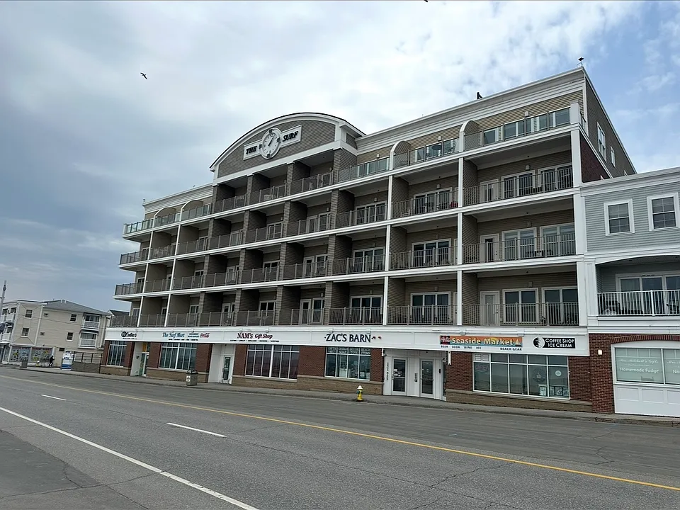 275 Ocean Blvd #204