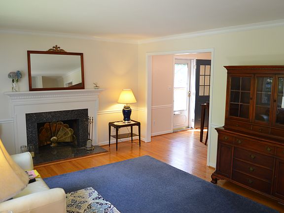 3rd image of 10416 Cleveland St