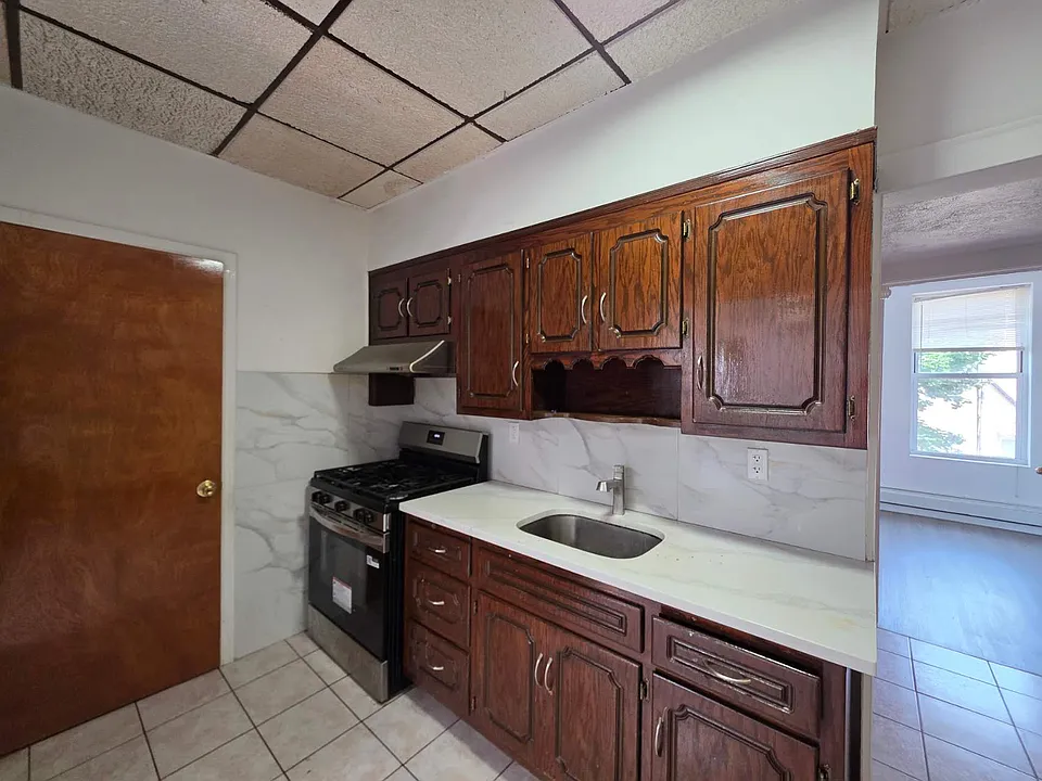 160 Bay 43rd St #2
