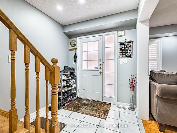 5th image of 64 Narrow Valley Cres