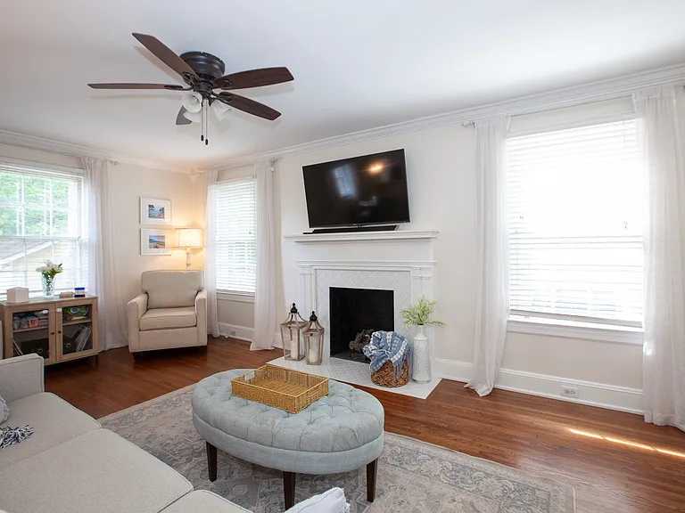 2319 Bay St — Photo 4