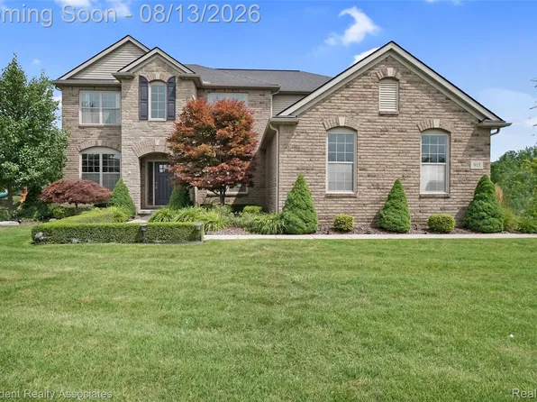 915 Appleton Ct, Oakland, MI 48363