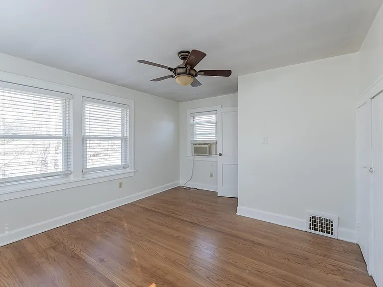 6420 Oak St — Photo 17