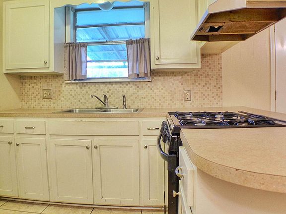 4th image of 7208 Melpomene Dr