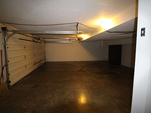 3rd image of 173 Carriage Ct