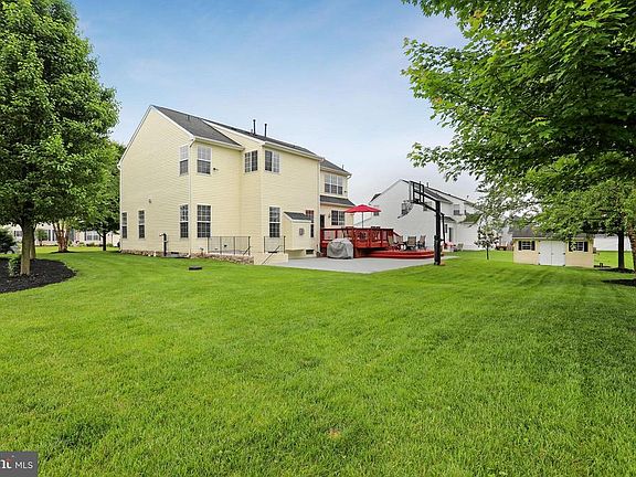 3rd image of 213 Charlotte Ct