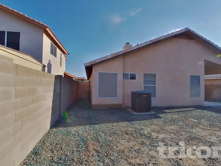 8961 W Kathleen Rd — Photo 15