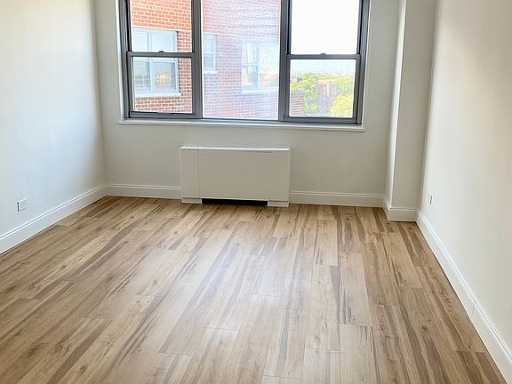 2nd image of 85-15 Main St Penthouse N