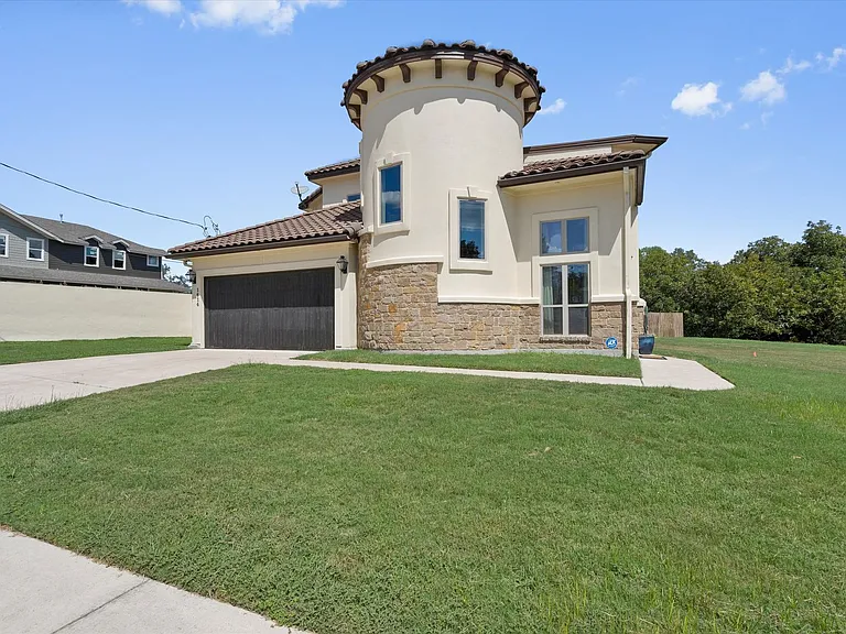 1614 Cedar Bend Dr — Photo 2