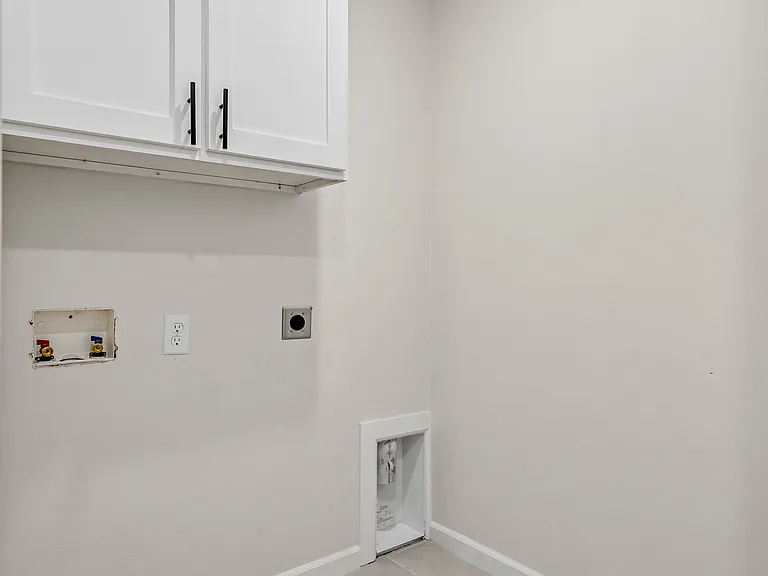 1020 Hunter Dr — Photo 11