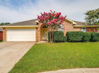 8111 Mosstree Dr, Arlington, TX 76001