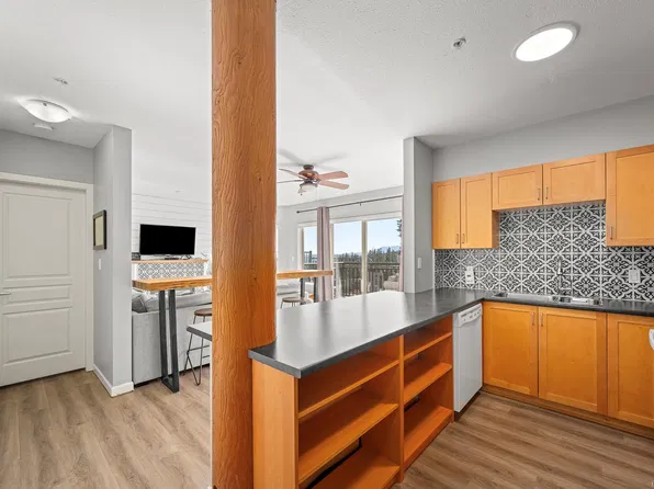 1280 Alpine St Unit 111, Comox, BC V9M 1G2