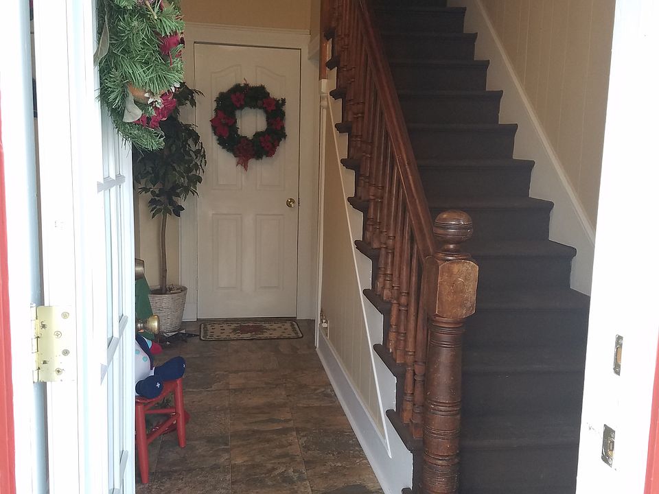 entry way to upstairs
